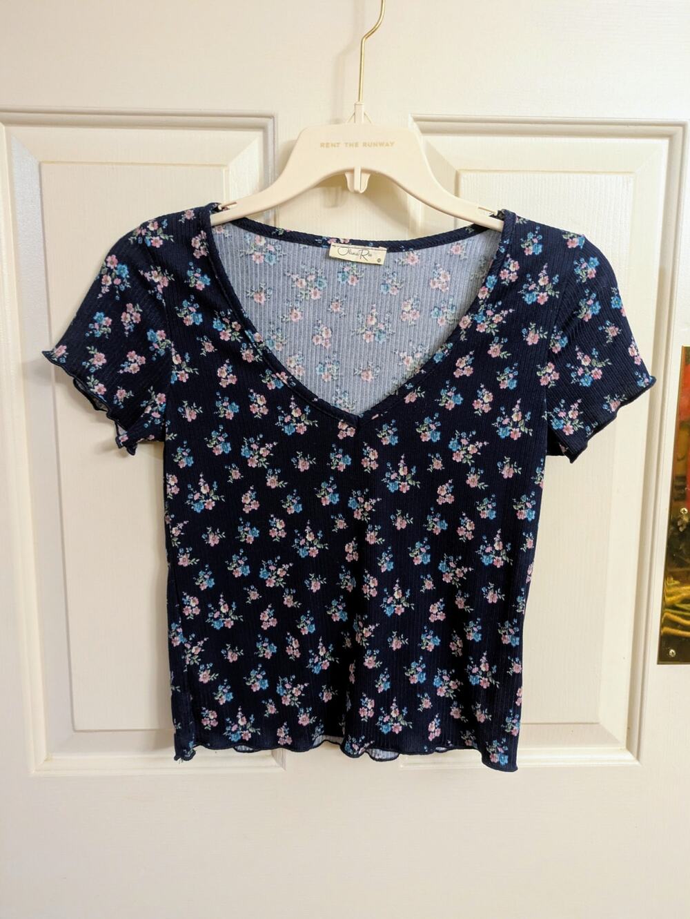 Olivia Rae - Navy Ditsy Floral Ribbed V Neck Lettuce Edge Crop Tee - Sz XS